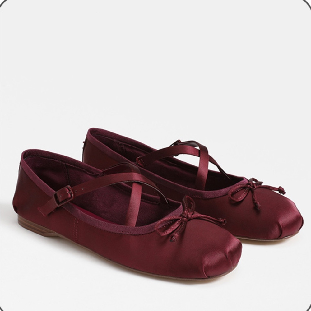Circus by Sam Edelman Red Flats with Criss-Cross Ribbon Ties